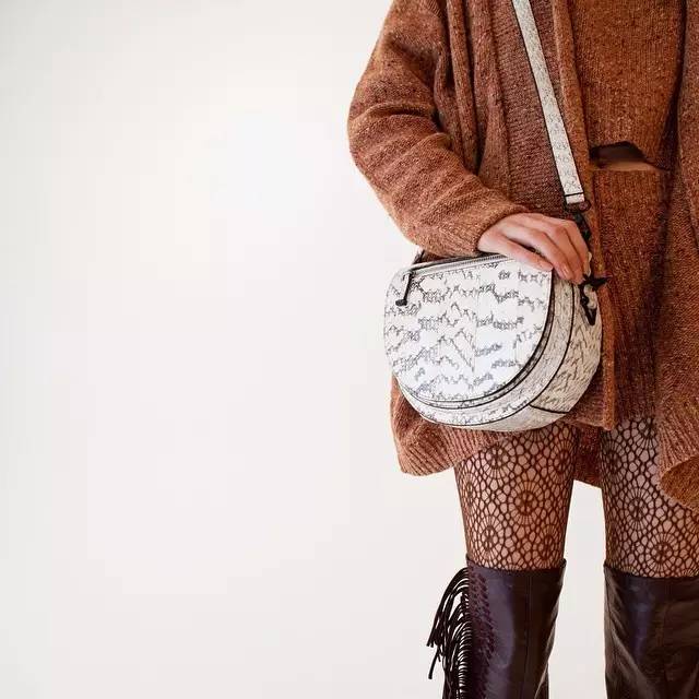 小众和大牌包哪个好用 (好看不贵的小众包实力种草)