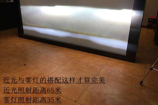 新款汉兰达的雾灯,10年汉兰达五座精英版雾灯更换