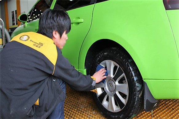 自己洗车怎么养护车漆,汽车正确的洗车方法和注意事项