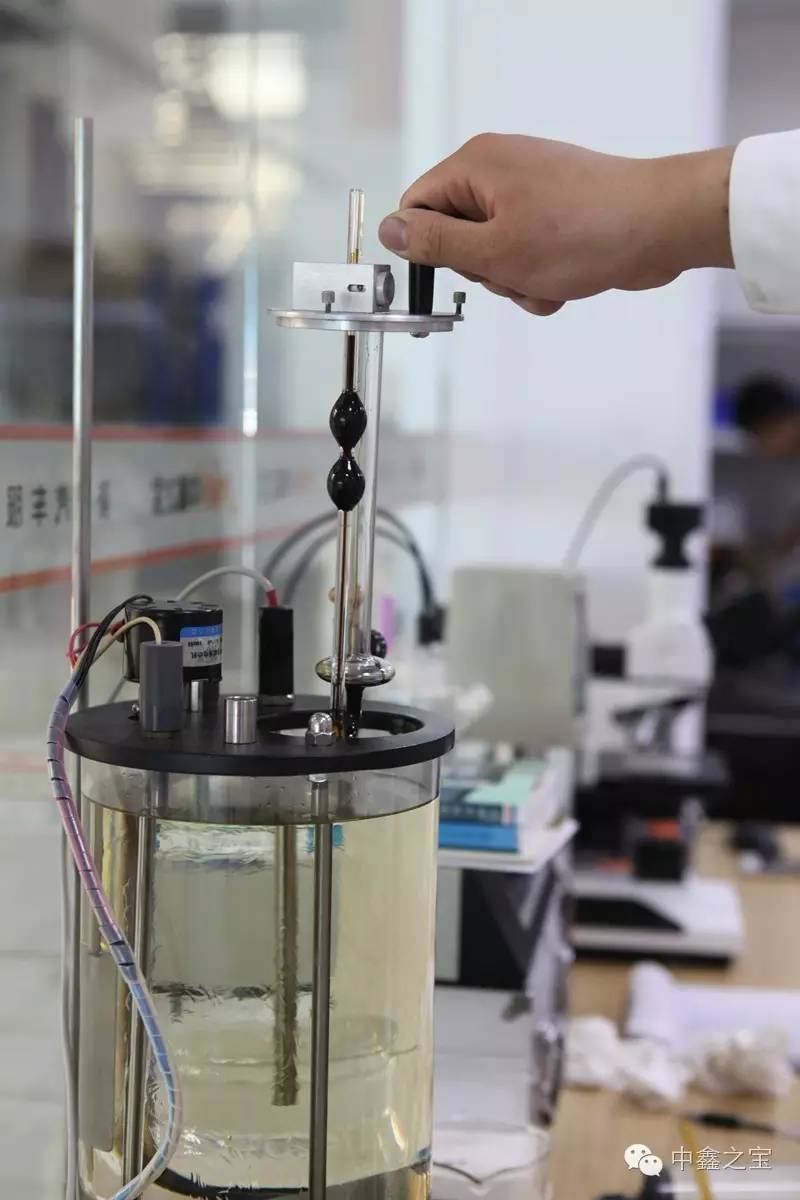 汽车机油多长时间换一次最好视频,汽车机油是看时间换还是看公里数