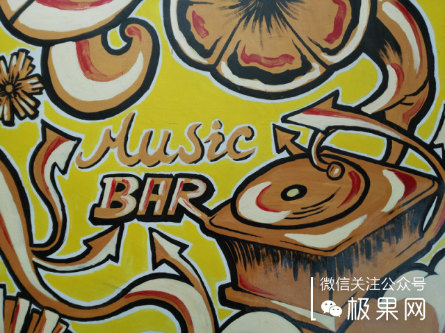 荣耀的这个电话充满心机，镜头竟可以翻转180°