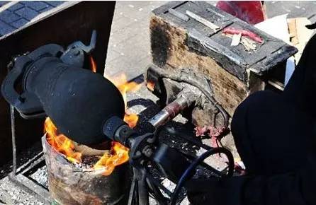 穿越|黑白电视、铁皮青蛙、无花果...看完你会哭哒！