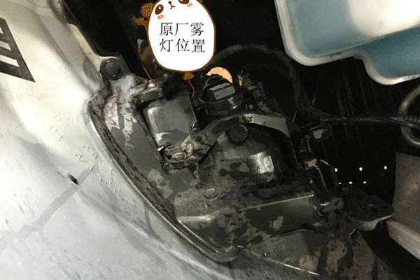 新款汉兰达的雾灯,10年汉兰达五座精英版雾灯更换