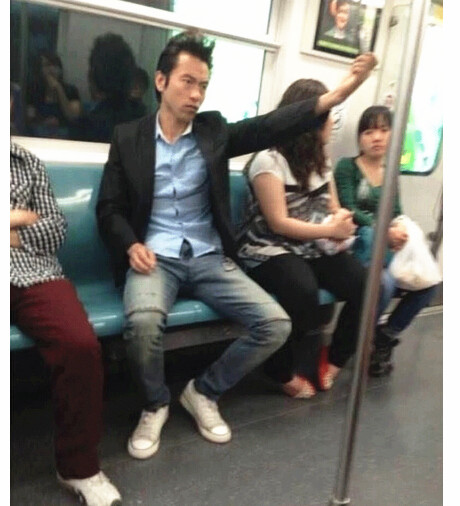 自拍是一种病配音,自拍已成为一种病了