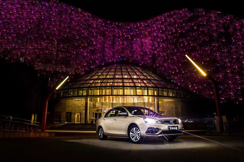 试驾吉利帝豪玩家版低配多少钱,2017款吉利帝豪试驾新车评