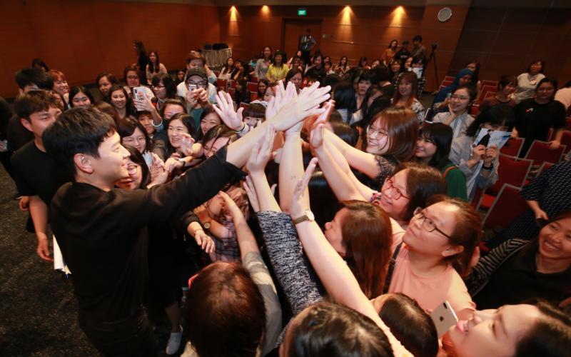 腰围30寸，爱吃爱睡姜栋元狮城揭私密