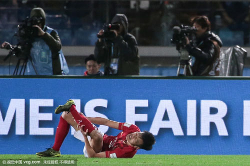 张弛足球比赛中最严重的受伤,足坛受伤感人瞬间