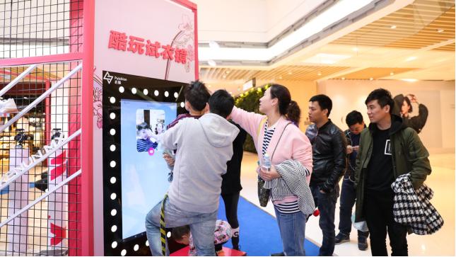 亚瑟士应用衣脉科技智能试衣镜，一起玩转酷玩运动派对