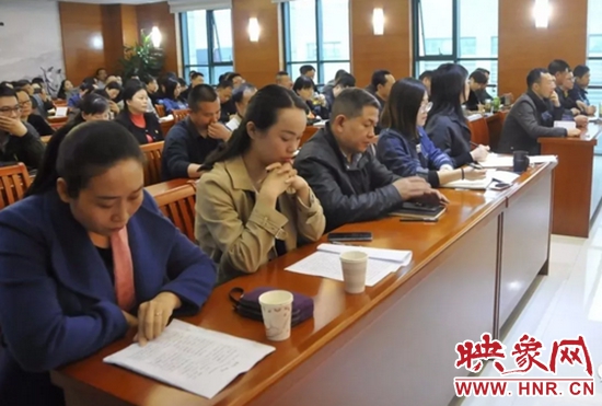 信阳市城市管理局：学习先进事迹做出彩城管人