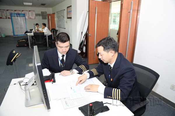 南航广州飞行部开展作风纪律和资质能力“双抓”活动