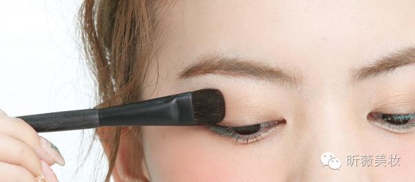 化妆这么多年遮瑕膏你用对了吗,新手必看化妆刷的正确使用方法