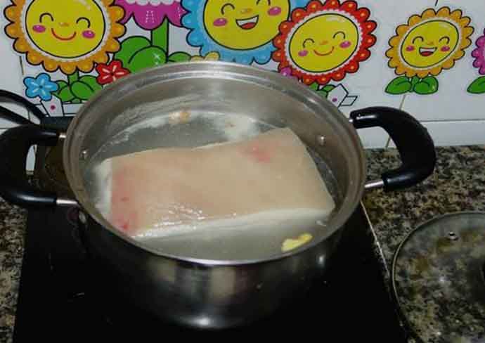 怎么做广式脆皮烧肉,广式脆皮烧肉步骤