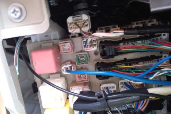 14款卡罗拉低配加装自动大灯开关,全新卡罗拉如何安装自动大灯