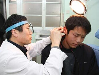 中耳炎的病因及护理计划,中耳炎耳膜穿孔手术后中耳炎复发