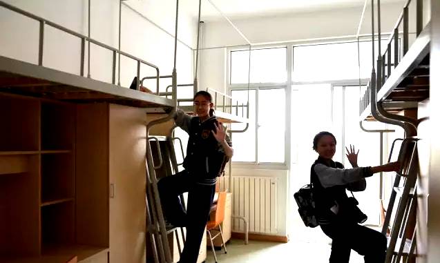 天呐青岛新九中“燃爆”了！英伦范儿、德国标准球场、配有西餐厅比老校区大了5倍！