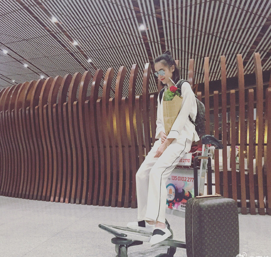 杨幂小糯米买包包,杨幂小宋佳