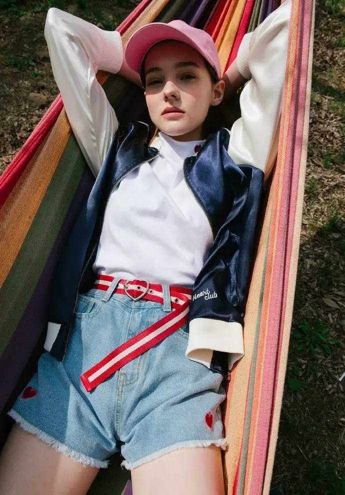 最近年轻人都喜欢什么牌子的衣服,少女心夏季衣服推荐