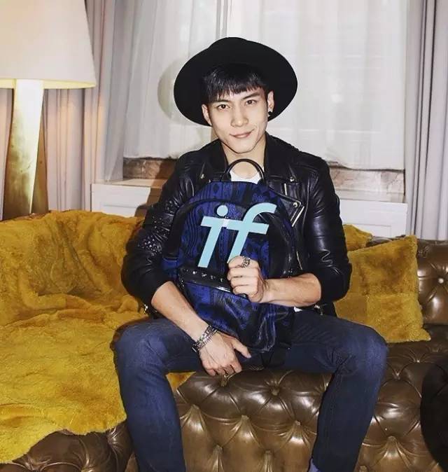 什么样的双肩包流行到人手一只，而且真的背不坏？