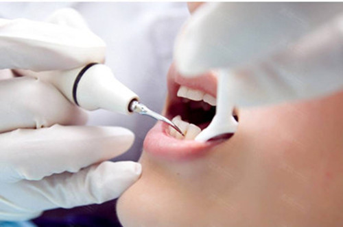 中老年牙龈出血是怎么回事,老年人牙龈出血吃什么药治疗