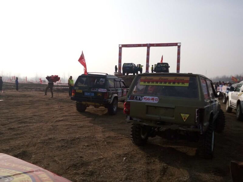 疯狂的赛车闯关视频,疯狂越野赛车