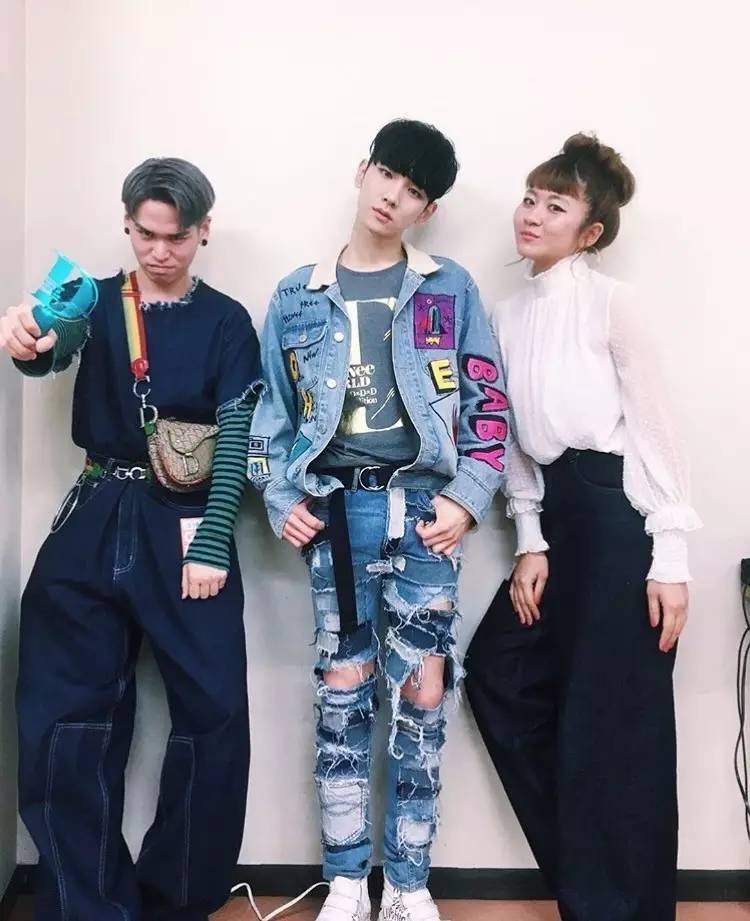 最近年轻人都喜欢什么牌子的衣服,少女心夏季衣服推荐