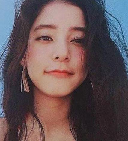 韩国发型女中长发明星,韩国卷发发型中长发