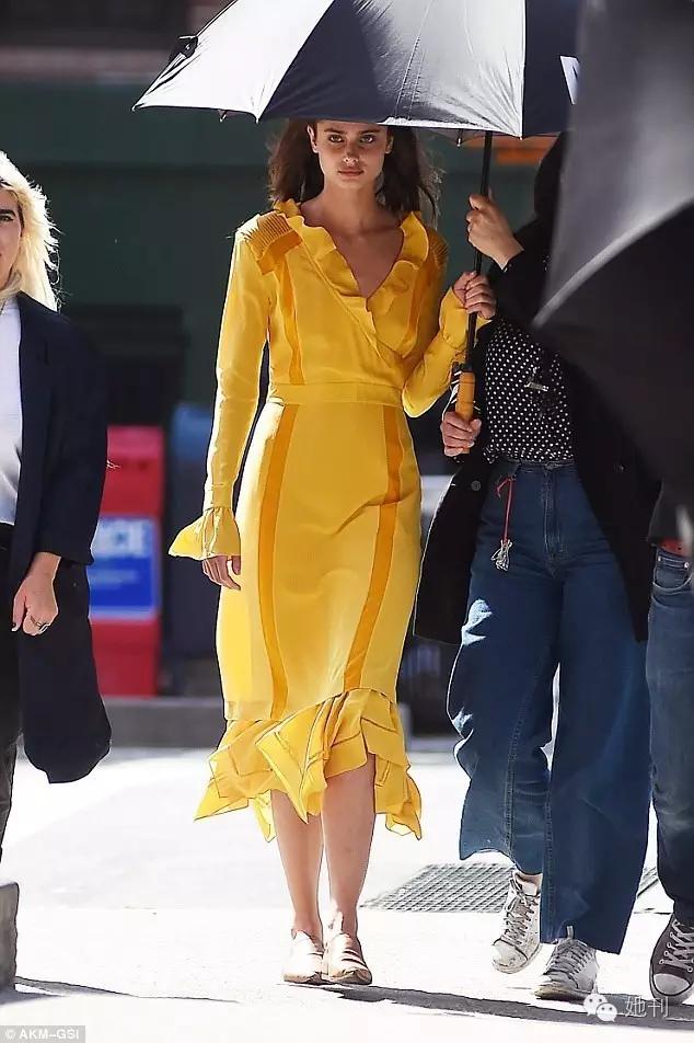 姑娘我掐指一算你命中缺我壁纸,姑娘掐指一算你五行缺我