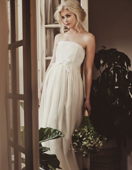 胖人婚纱照怎样做发型才显脸小？15款婚纱照发型