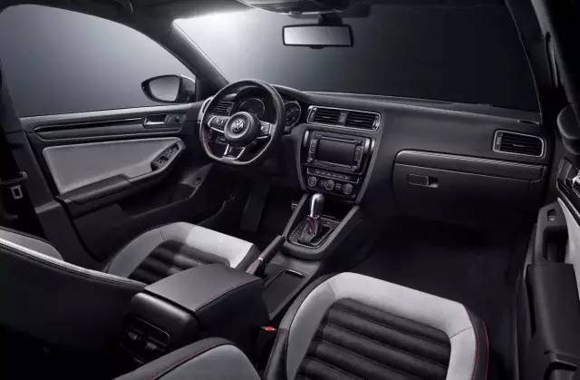 试驾新速腾GLI：请叫我肥臀GTI