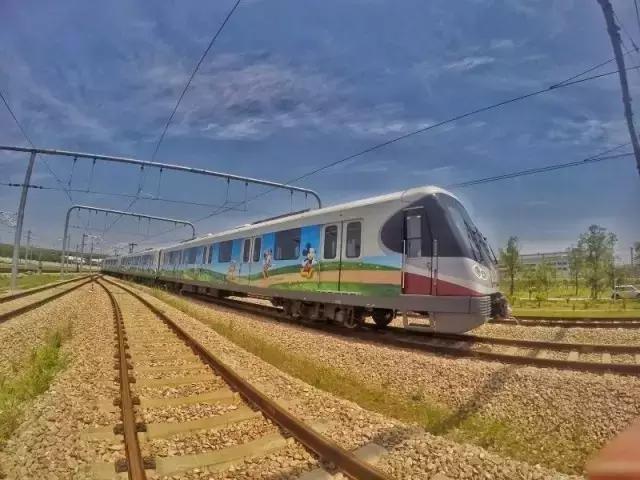 上海迪士尼春季巡游火车 (迪士尼上海开放时间表)