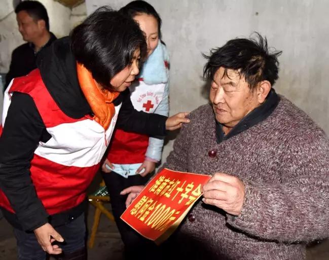 小编含泪告知：75岁的“谢傻子”重病住进矿三院