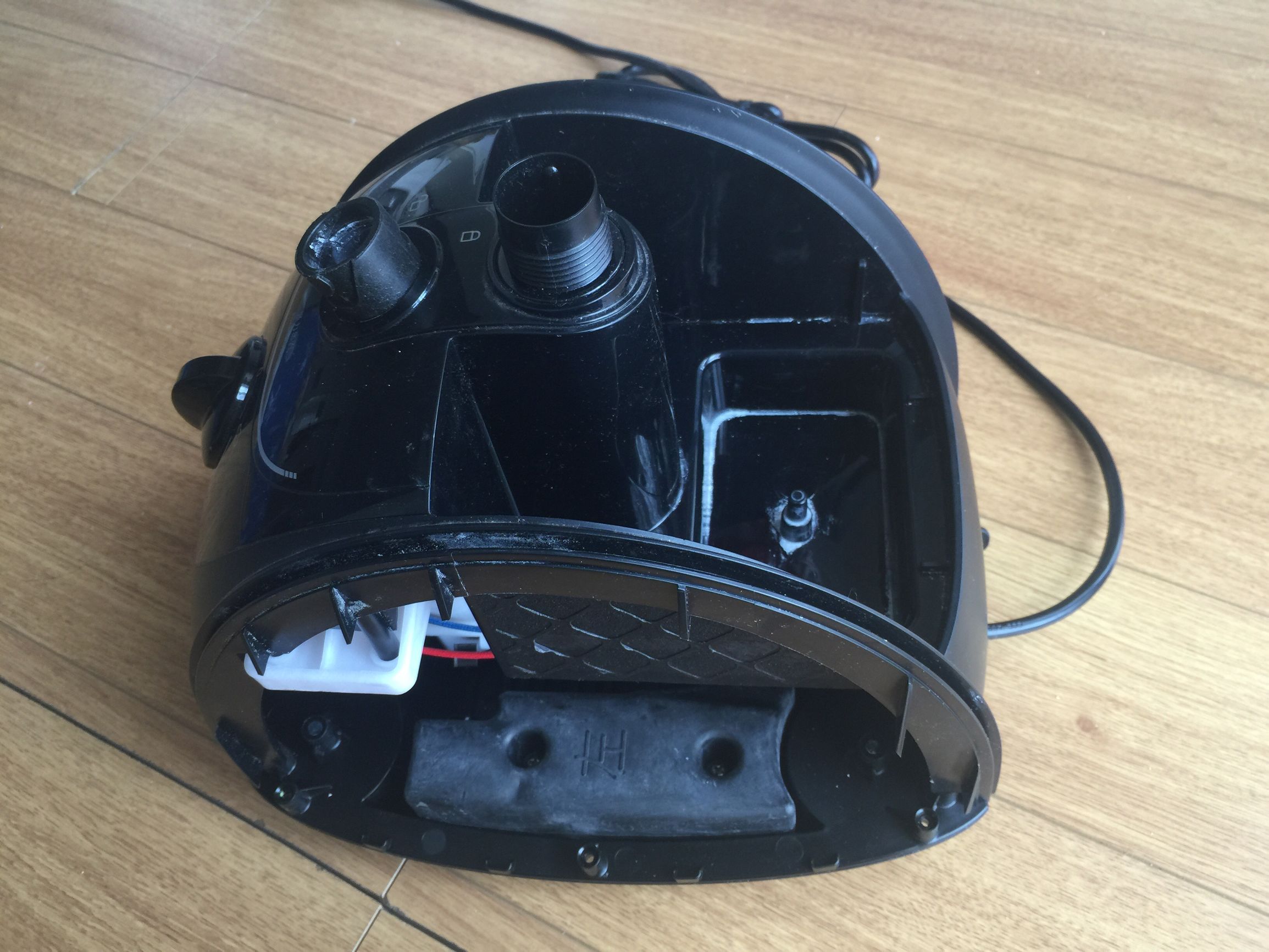 挂烫机漏电跳闸维修多少钱,蒸汽挂烫机漏电是什么原因