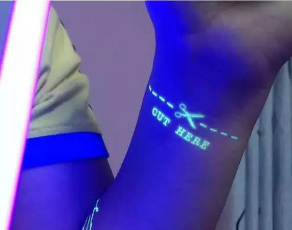 荧光纹身与鸽子血纹身,炫酷的荧光纹身