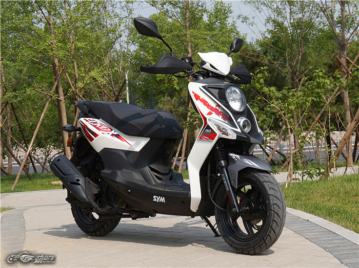 城市通勤利器摩托车,城市穿梭利器的视频