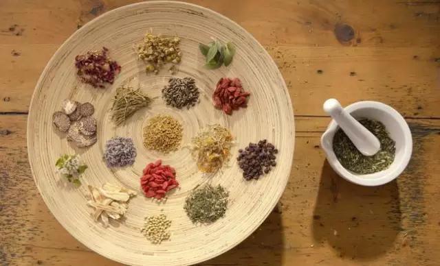 皮肤被晒伤了红痛用西瓜皮有用吗,西瓜皮治晒伤