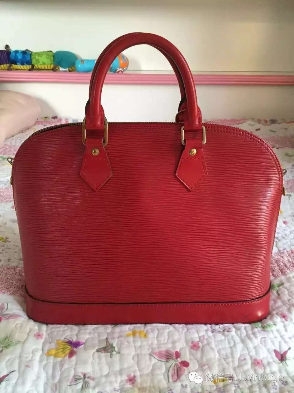 最近很火的明星lv包女,lvcapucines包