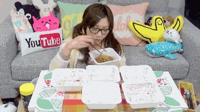 这么可爱的大胃王你见过么？