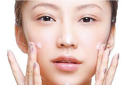 这些护肤的错误不要犯太伤皮肤,护肤误区要避开难怪皮肤越来越差