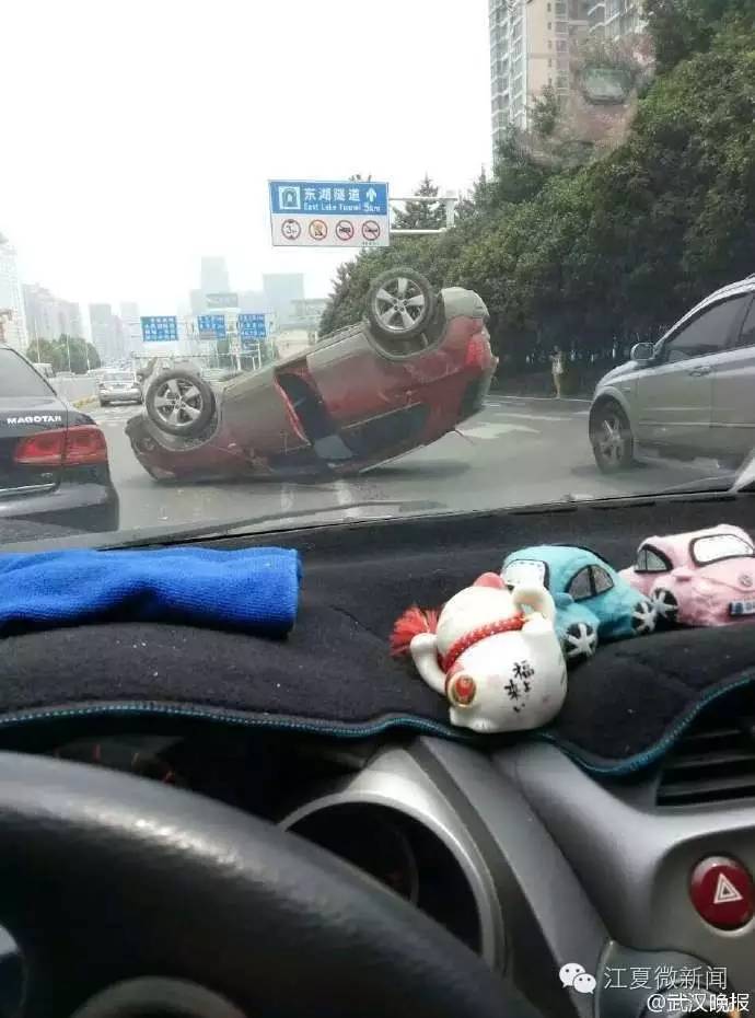 女子被塞进后备箱后续,女子遭男子强塞后备箱