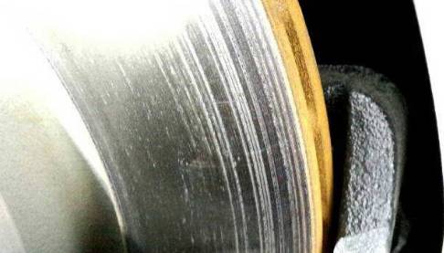 如果你的汽车刹车失灵应该怎么办,如果你的车失灵了怎么办