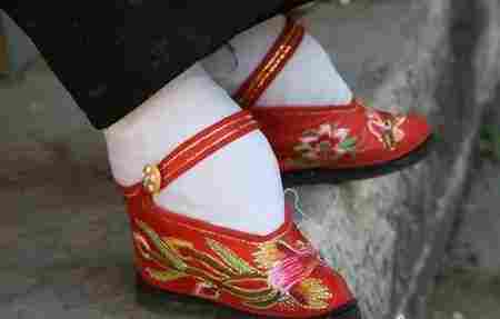 古代病态审美束腰裹脚,古代小脚畸形