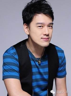 花10万订做西装,收入一半买雪茄!有一种霸道总裁叫做王耀庆