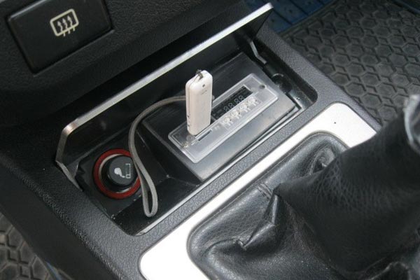 自由舰收音机怎么连接蓝牙,自由舰收音机aux接口