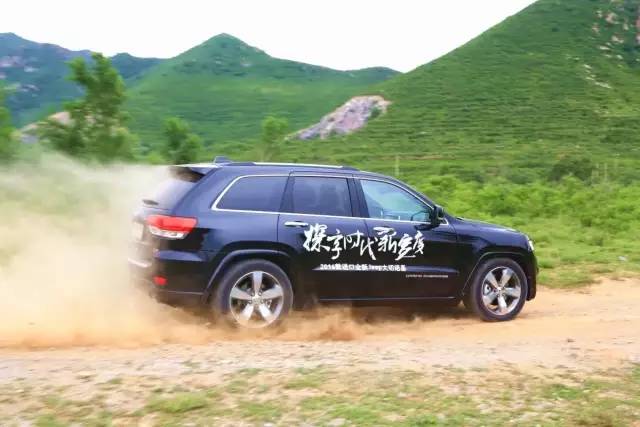 试驾全新大切诺基夜视视角,深度试驾14款大切诺基