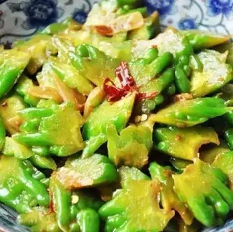 苦瓜炒一下不苦吗,苦瓜怎么炒不苦又好吃不变色