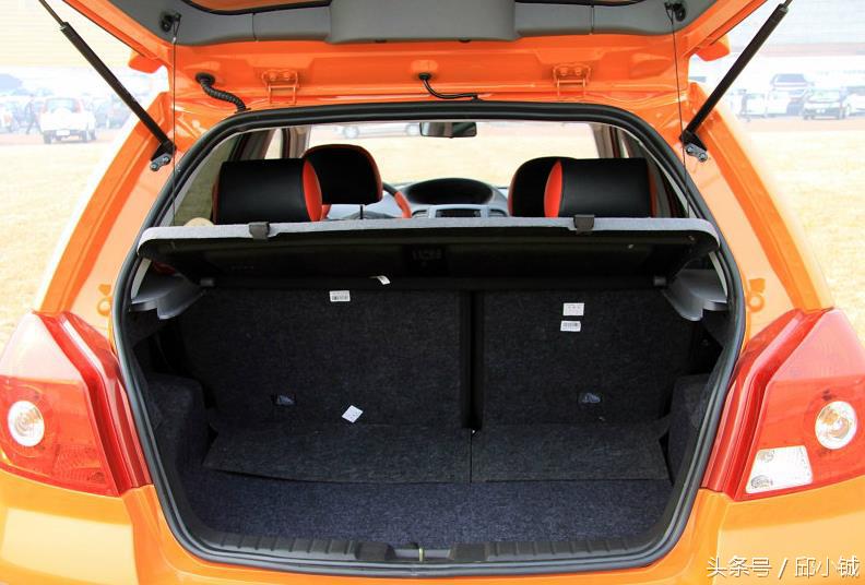 跨界的CROSS小车，价格只要POLO的一半，性价比非常好！