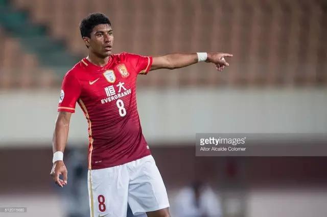 赛季没过半打进25球,恒大2023-2024赛季球衣