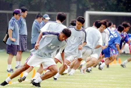 足球场上的奇葩战术,足球场上的独门绝招