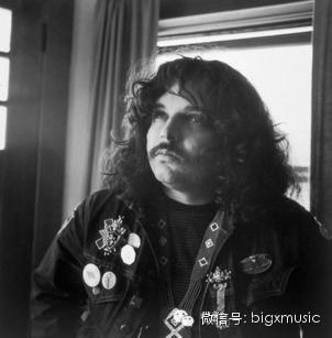 从科特柯本、吉姆莫里森到怀恩豪斯，摇滚天才都死于27岁？