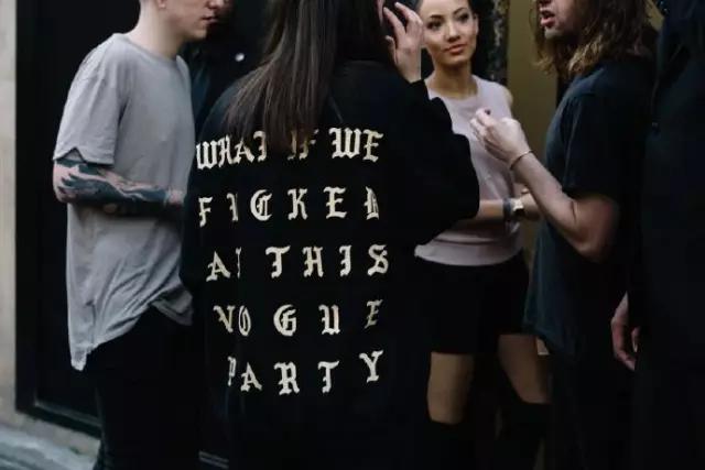 城里的人不懂城外人的快乐,城外的人原文